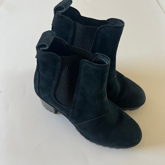 UGG 'Hazel' Women's 6 Waterproof Black Suede Ankle Boot Chunky Heel Bootie - Picture 9 of 10